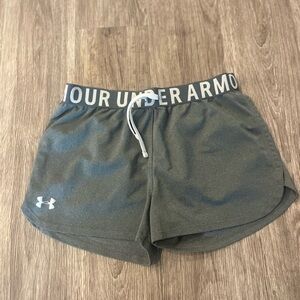 UNDER ARMOUR | Girls Solid Play Up Workout Shorts - YXL Gray